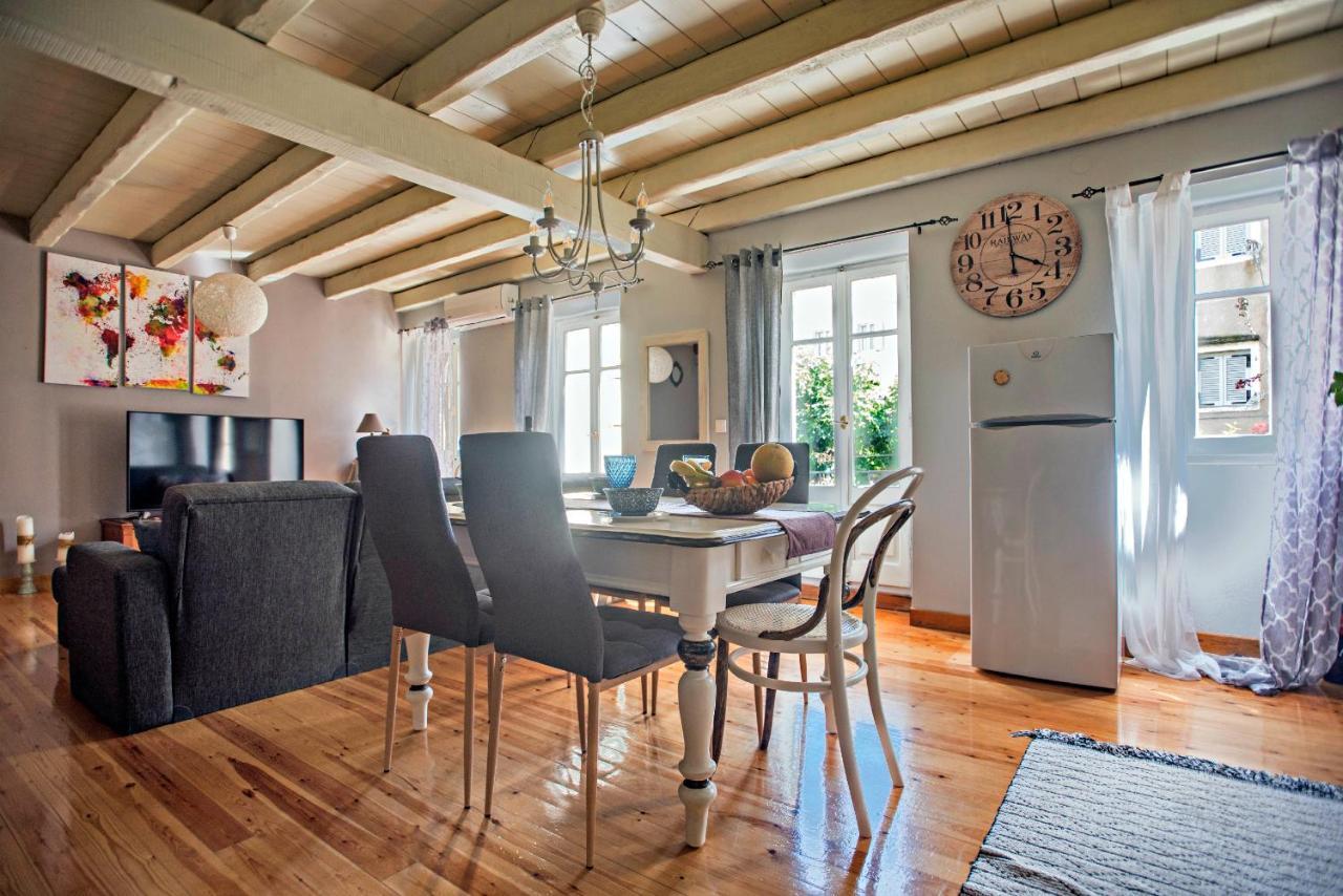 Appartamento Luxury Family House With Backyard Mantouki Esterno foto